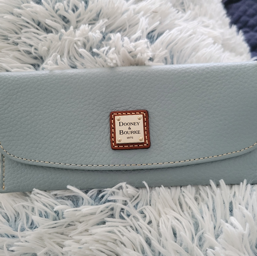EUC Dooney & Bourke Wallet